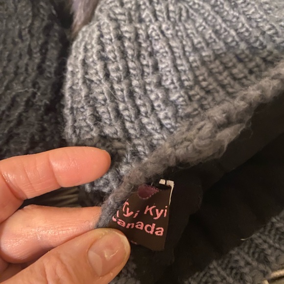 Black kyi kyi fox fur beanie grey kyi kyi fox fur Bernie - Picture 2 of 5